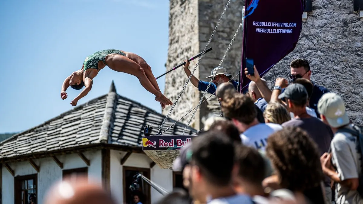 Gledajući ukupni poredak u prvenstvu, Iffland je vodeća s 41 bodom, Simone Leathead ima 24, a Kaylea Arnett 23 boda te čine top 3 skakačice Svjetske serije