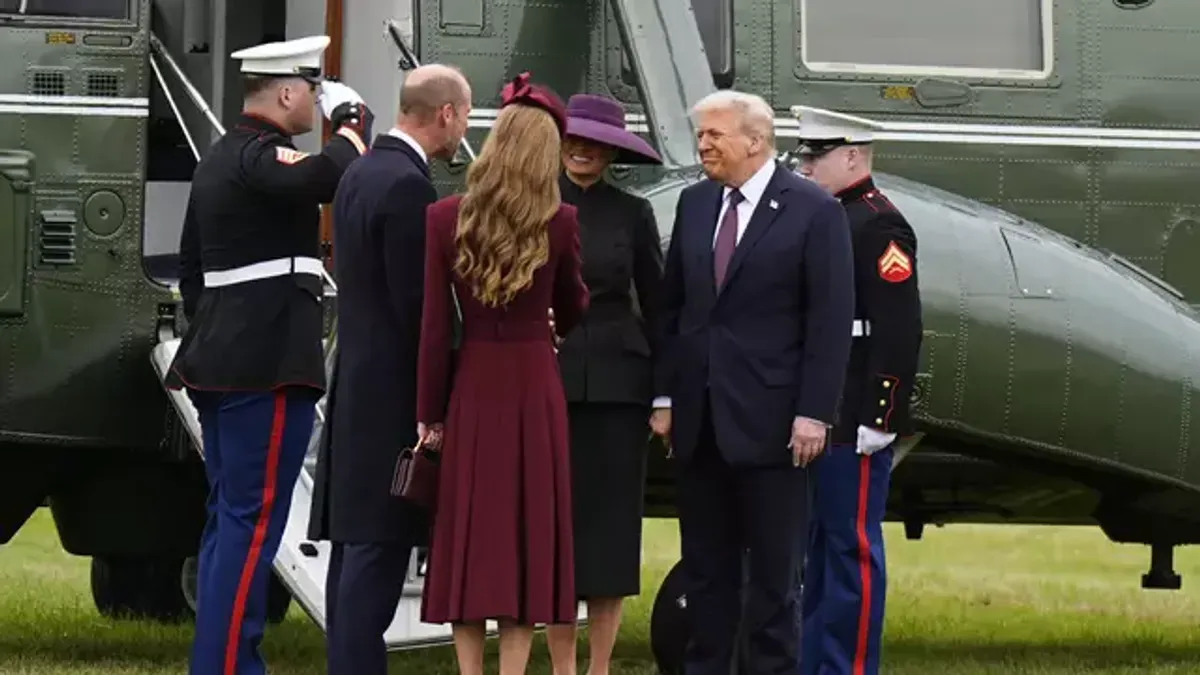 Susret dvije dame na tren je zasjenio zvaničnike pa su njihovi modni odabiri brzo postali glavna tema u javnosti