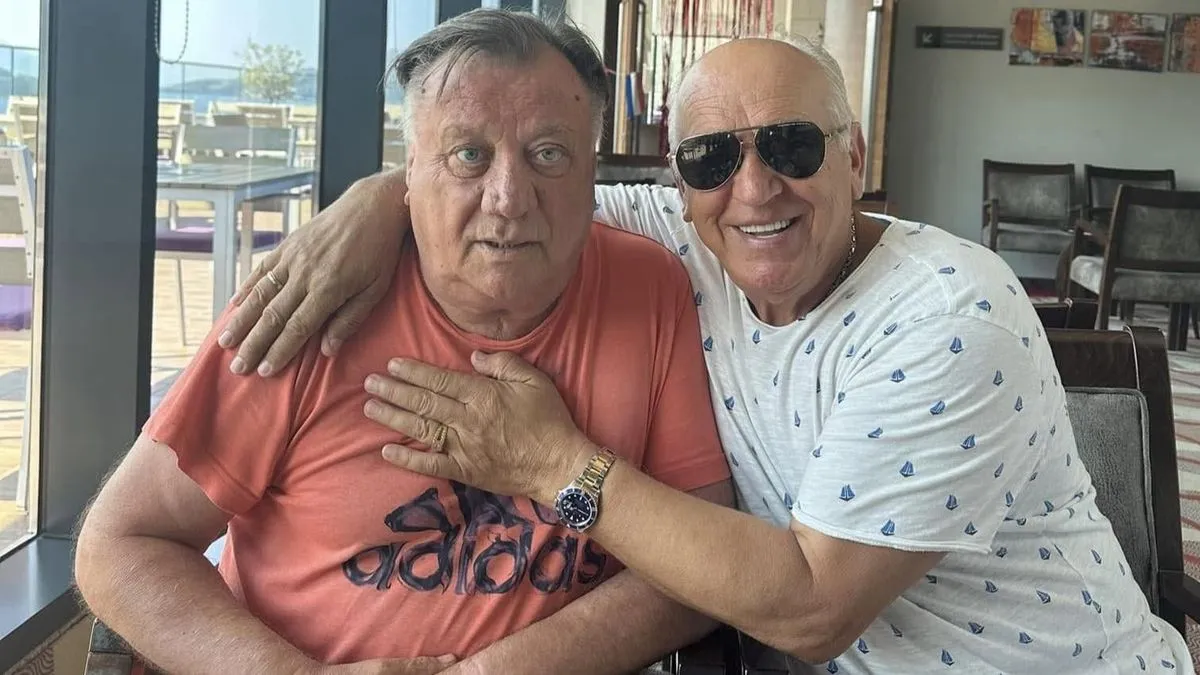 Dok smo se vozili u jednom momentu mu je zazvonio telefon, a na drugoj liniji bio je upravo Halid Bešlić