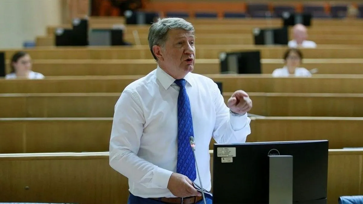 - Nisu ljudi koji rade u državnim institucijama, državni službenici i namještenici, dužni da trpe nečiju nesposobnost i nerad, kaže Kešo