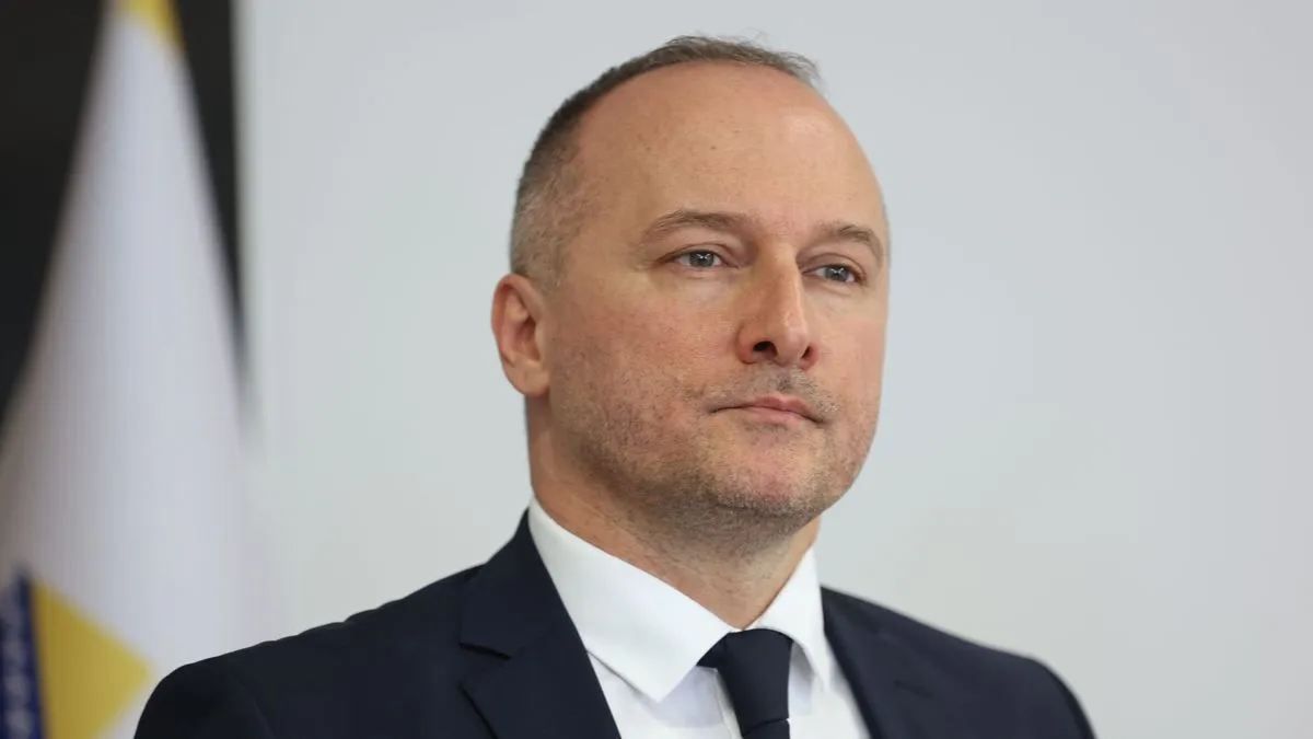 Bogunić je predsjedavao Visokim sudskim i tužilačkim vijećem (VSTV) od februara ove godine, te mu je, zbog isteka četverogodišnjeg mandata, istekao i mandat predsjednika.