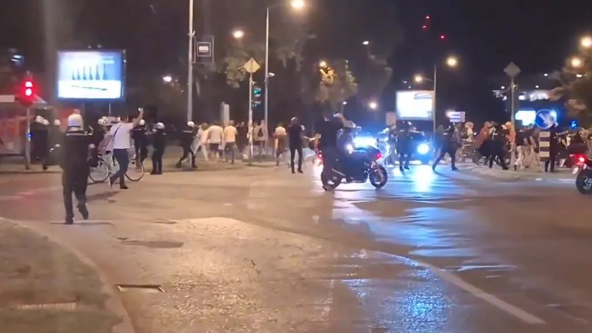 Nakon odavanja počasti, veliki broj građana odazvao se pozivu studenata da krenu prema kampusu s namjerom da "čuvaju fakultet"