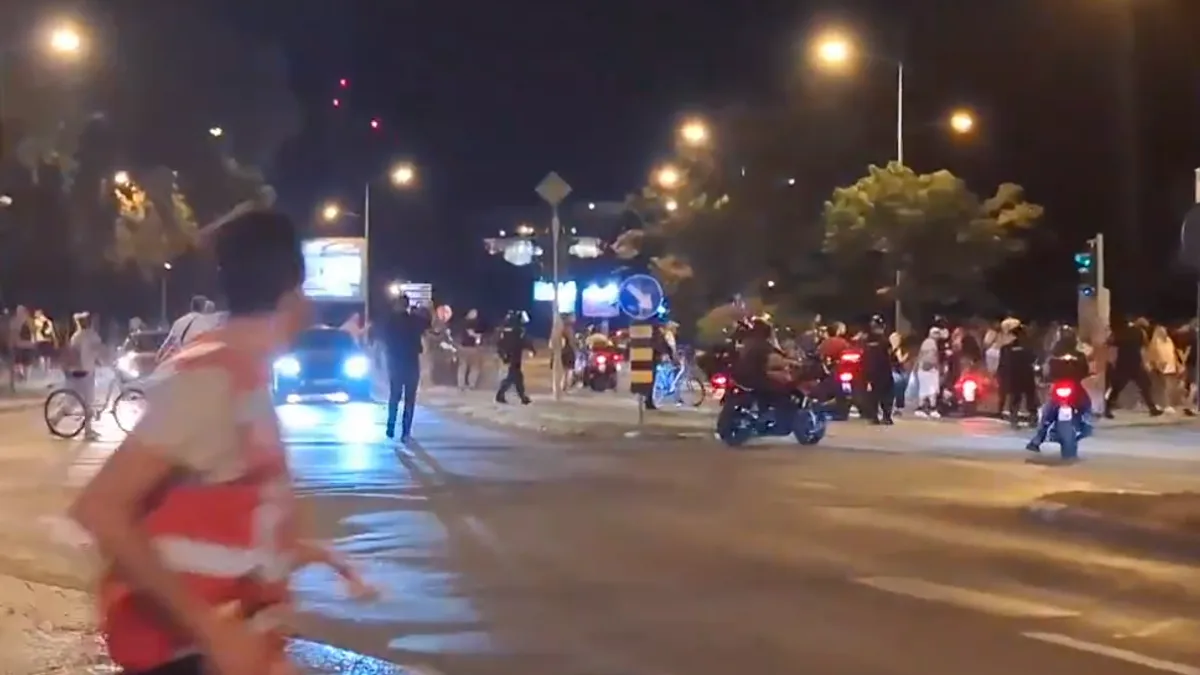 Drama u Srbiji: Policija sinoć upotrijebila šok-bombe!