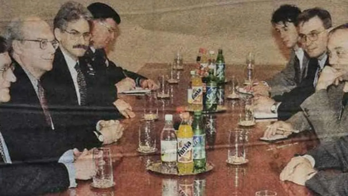 U uvjetima sveprisutnog nacionalizma Izetbegović je bio posvećen izgradnji multinacionalne države...