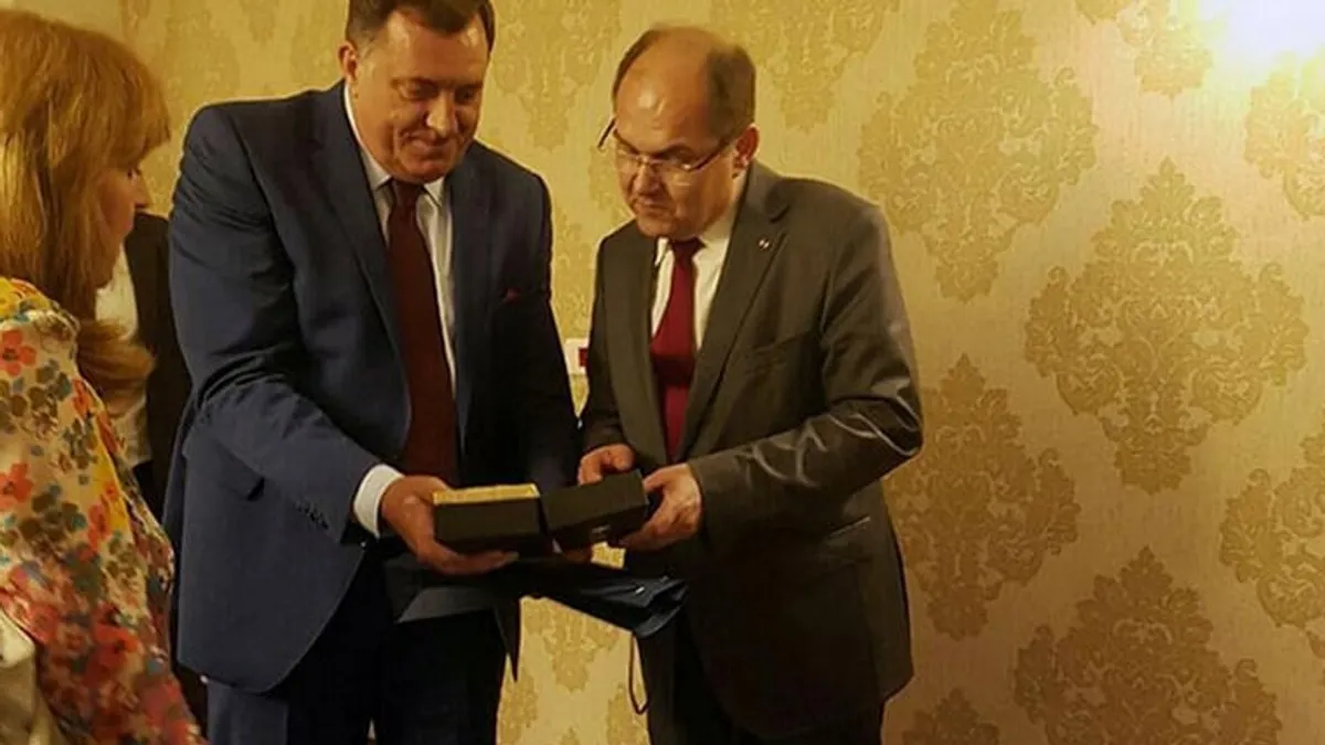 Afera "Imovina" - karta za izlazak iz ćoška: Šta je sve Dodik obećao Schmidtu? 