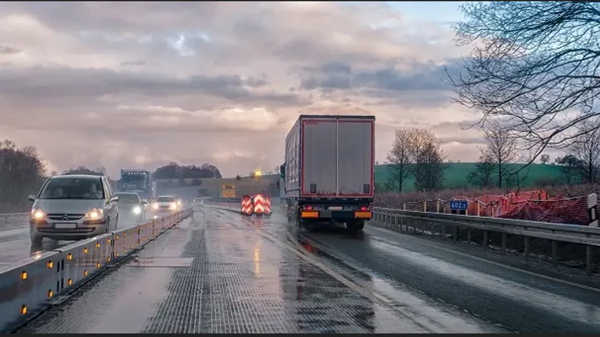 Sud je prihvatio prijedlog policije te mu izrekao 25 dana zatvora i četveromjesečnu zabranu upravljanja vozilima „CE“ kategorije.