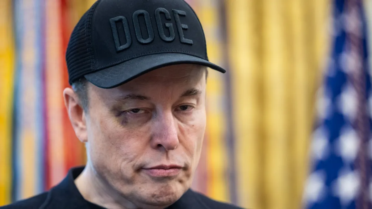 Elon Musk oglasio se na X-u nakon pucnjave u kojoj je ranjen konzervativni aktivist Charlie Kirk, blizak predsjedniku SAD-a Donaldu Trumpu.