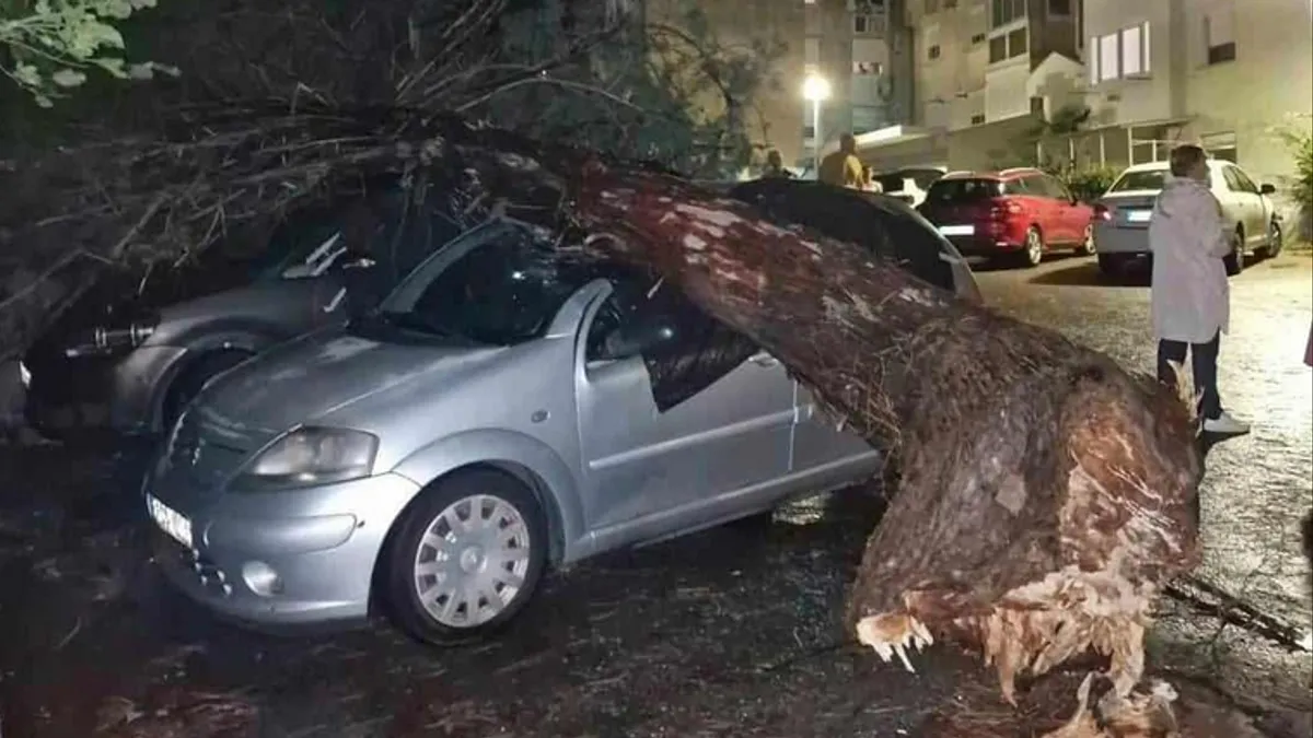 Veliko nevrijeme pogodilo Mostar: Oluja nosila sve pred sobom, oštećeni objekti i vozila