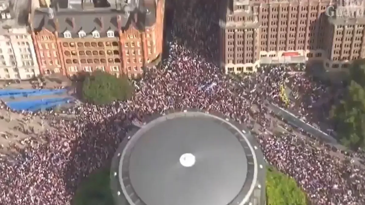 Musk se obratio skupu desničara u Londonu: Ili ćete se boriti ili umrijeti