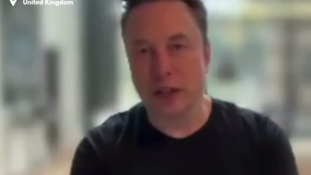 Musk se obratio skupu desničara u Londonu: Ili ćete se boriti ili umrijeti