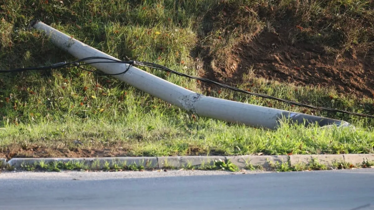 Jutros se oko 05:30 sati u Istočnom Sarajevu, u blizini naselja Vraca, dogodila teža saobraćajna nesreća u kojoj je život izgubila 24-godišnja djevojka.