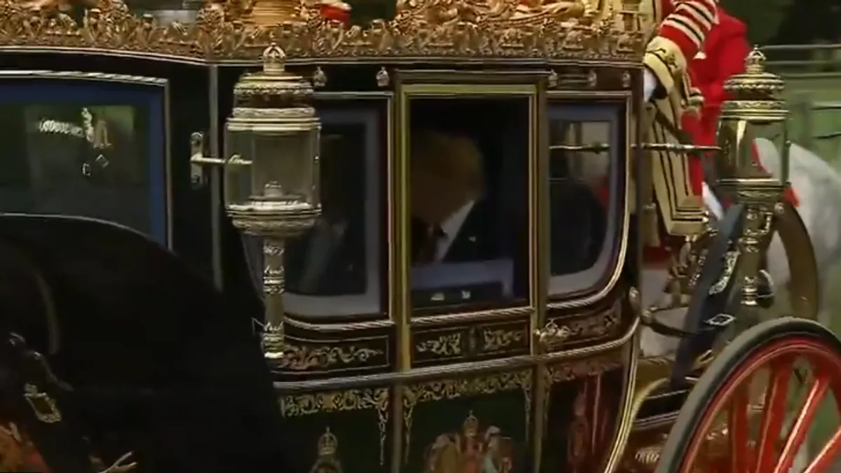 Trump je u Britaniju stigao u utorak, a nakon slijetanja novinarima je rekao da "voli Britaniju" i da je to za njega "posebno mjesto"