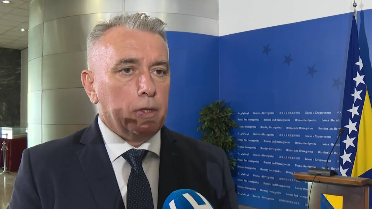 ašto oni to kriju? Da prikriju svoj poraz, odnosno poraz Milorada Dodika, kaže Vučinić