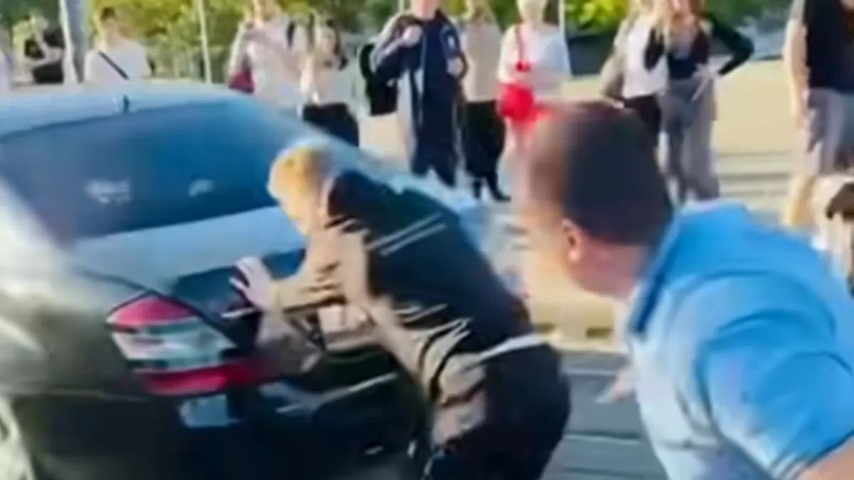 Mercedesom upao u raskopanu tramvajsku prugu, pogledajte akciju izvlačenja