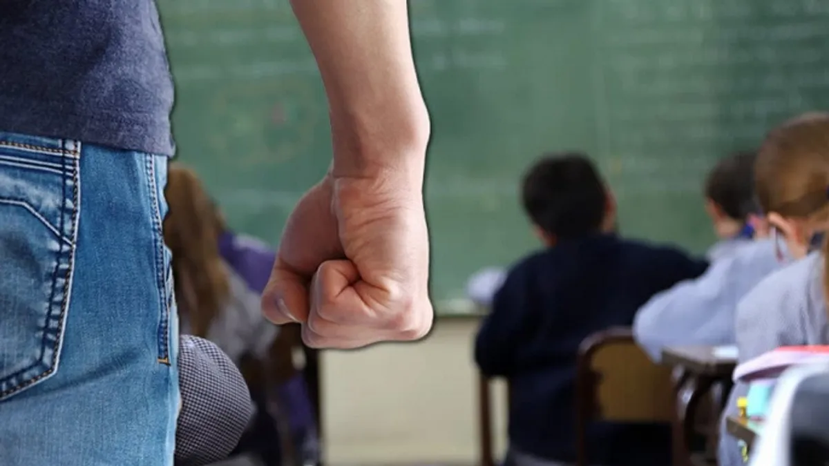 Tražili mu da skine majicu koju je nosio na sebi, a koja je imala obilježje jednog fudbalskog kluba