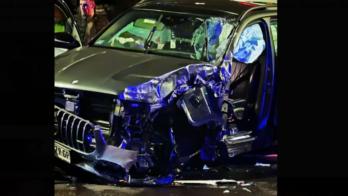 Folker Darko Lazić sinoć je doživio tešku saobraćajnu nesreću na autoputu, a sa njim je u kolima bila njegova supruga Katarina Lazić.