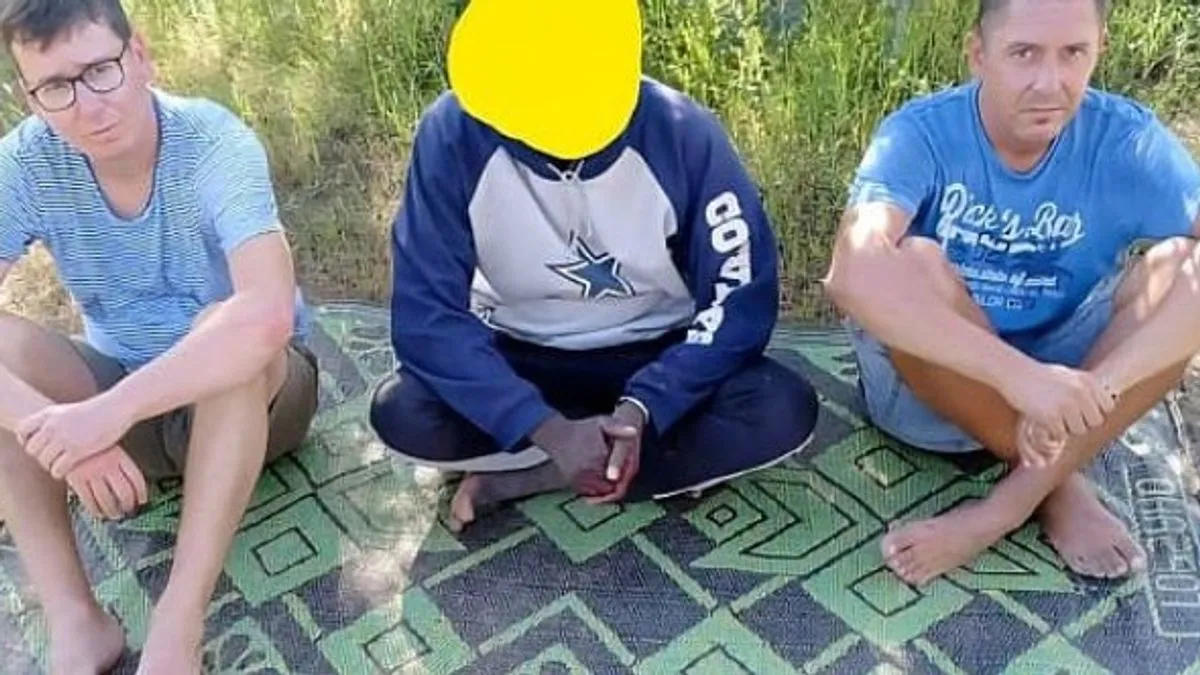 Jedni govore da su uhapšeni zbog navodnog ulaska u zabranjena područja, a druge da se terete za krijumčarenje migranata