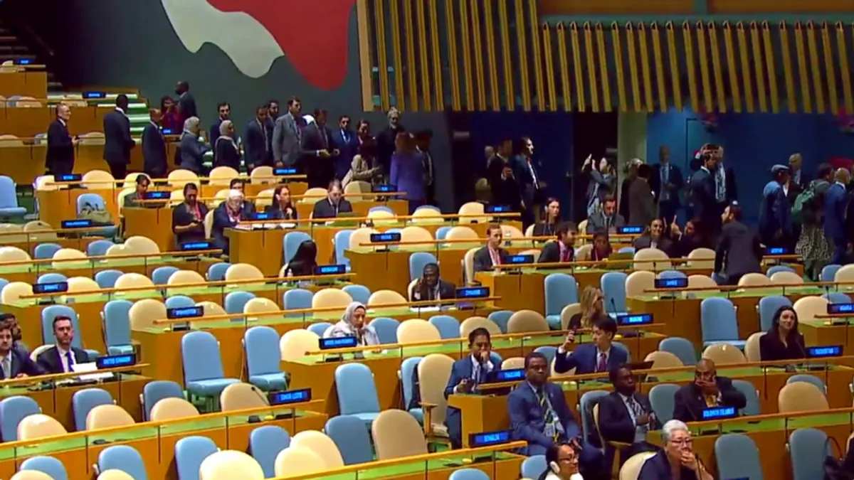 Rukovodioci Generalne skupštine Ujedinjenih nacija pokušali su uspostaviti red i mir u sali, međutim to nije bilo moguće