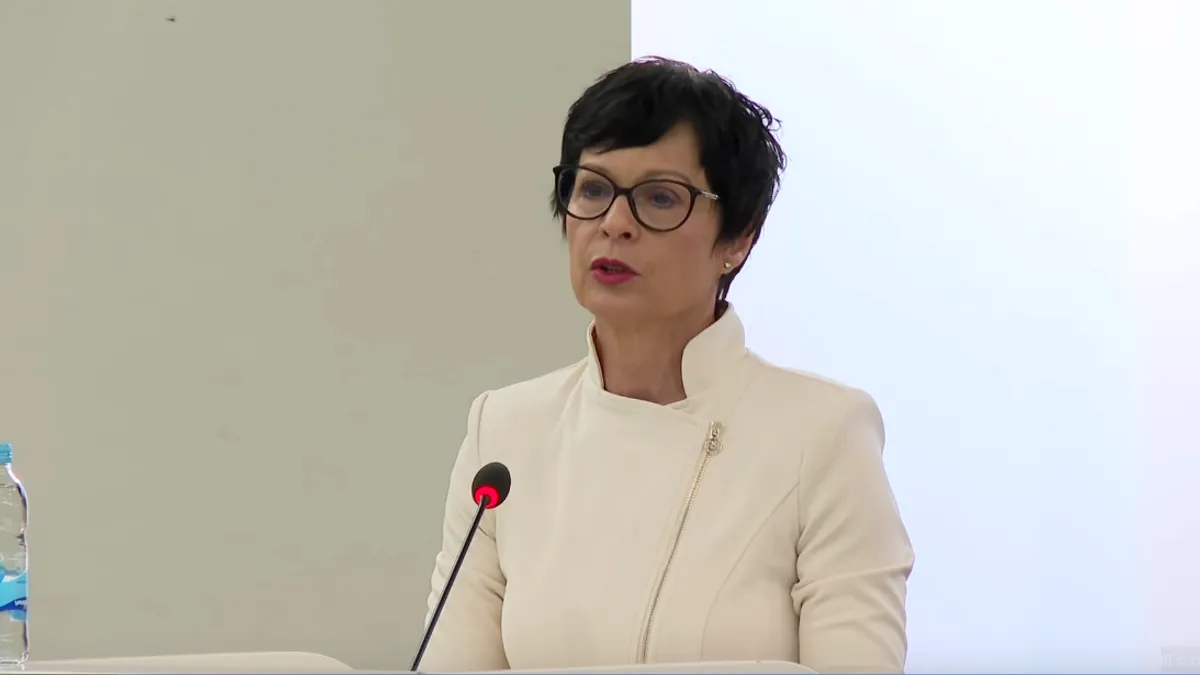 Na pitanje šta misli na čijoj je strani Srbija, Kos je odgovorila na evropskoj strani.