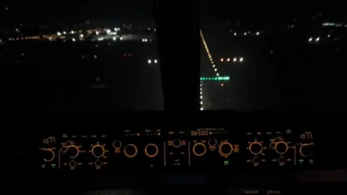 U komentarima, jedna korisnica pitala je da li je istina da postoji poseban trening za pilote za slijetanje u Sarajevo, na što je on odgovorio potvrdno.