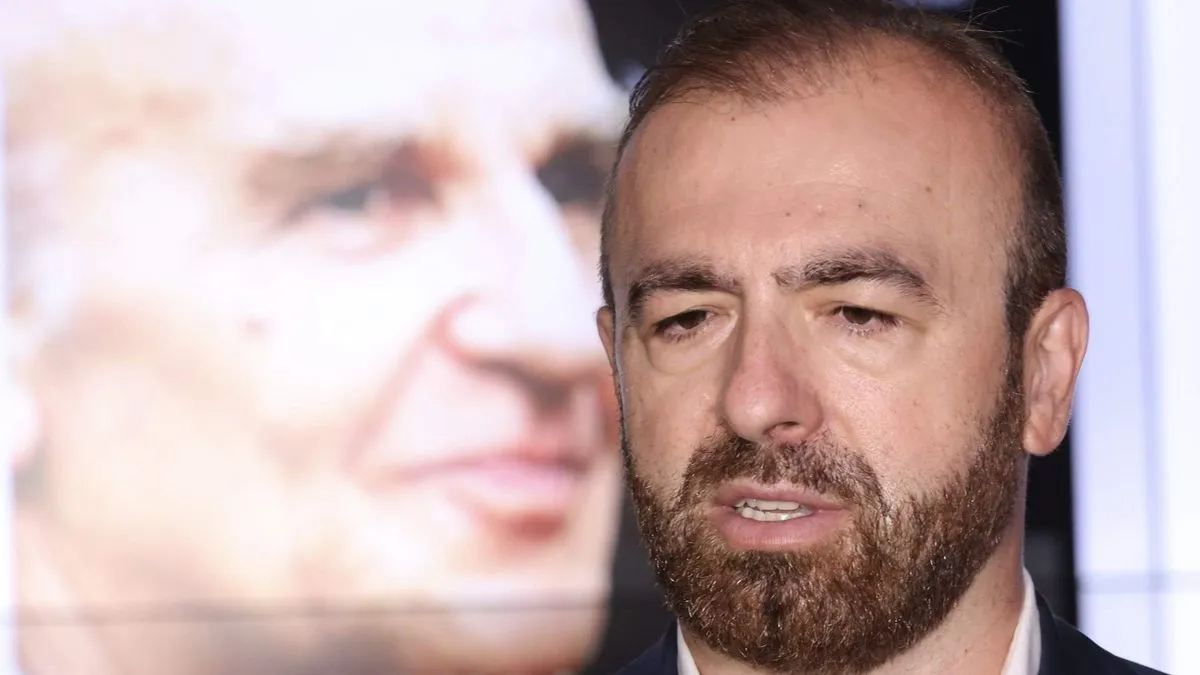 Tezkiretnama: Naučni skup povodom 100 godina od rođenja Alije Izetbegovića