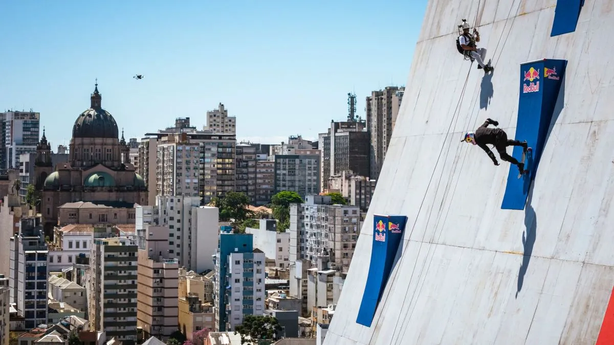 Sandro Dias skateboardom se spustio niz 22-spratnu zgradu u Brazilu