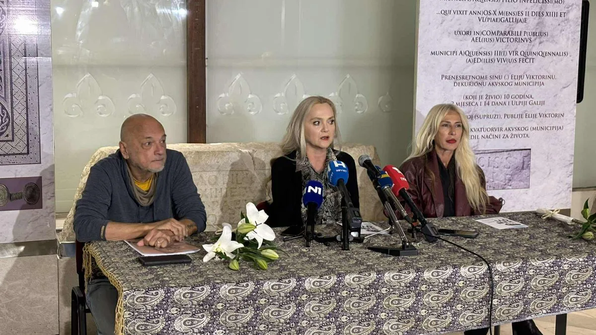 Festival slavi i čuva od zaborava osebujno stvaralaštvo Abdulaha Sidrana, prepoznatog kao jednog od najvećih evropskih književnika. 