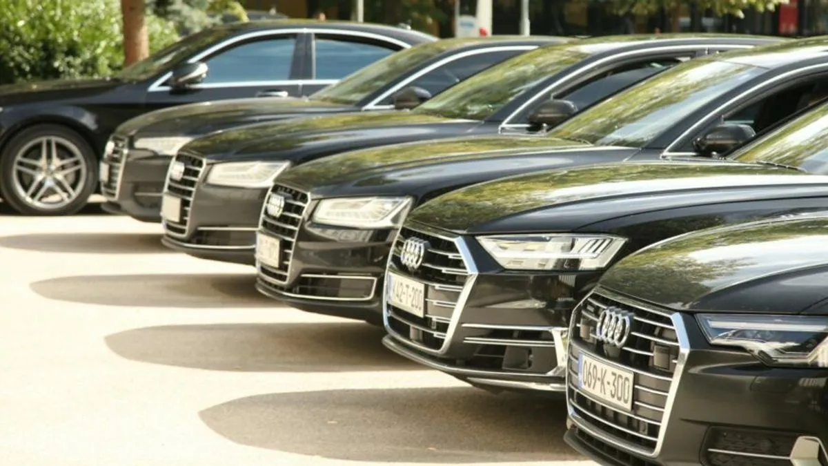Federalna vlada ponovo je odobrila masovnu kupovinu službenih vozila.