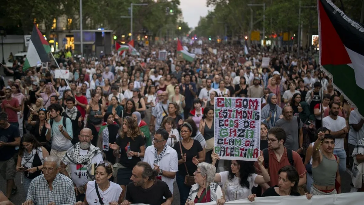 Demonstranti izašli na ulice i trgove u gradovima širom Španije, uključujući Barcelonu, Valenciju i Madrid