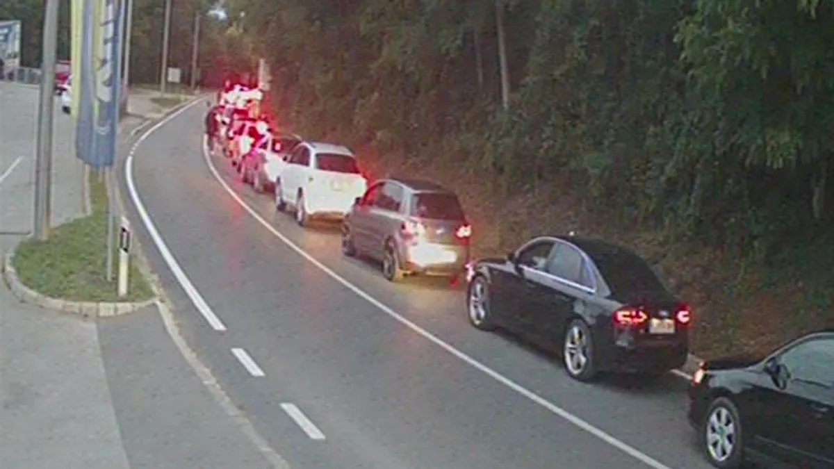 Zbog kolona koje su se stvorile tokom obustave, vožnja je i dalje usporena u oba pravca.