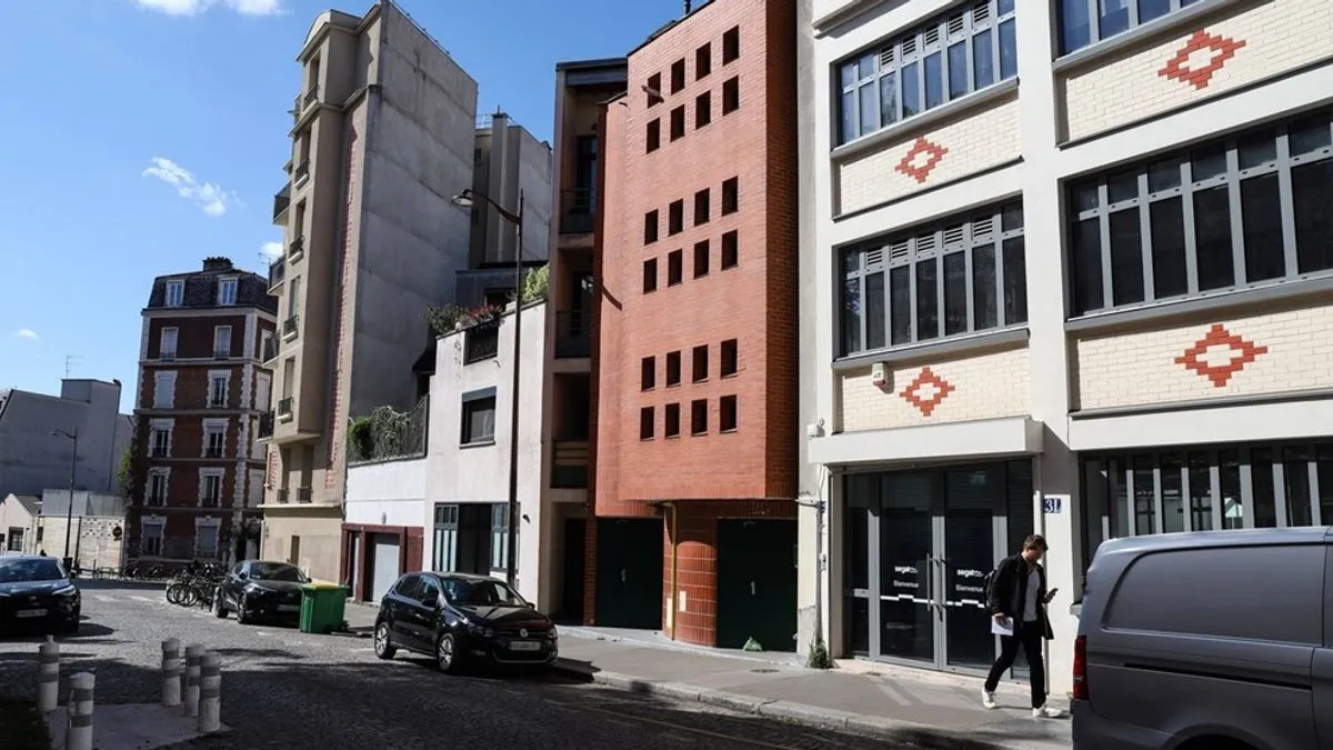 Francuska ima između pet i šest miliona muslimana, što aktivnih, što onih koji ga ne prakticiraju, prema čemu je islam druga najveća religija u zemlji.