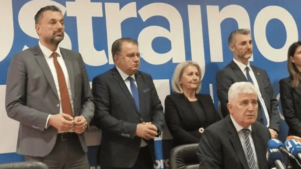 Iz Trojke kažu kriv je SNSD, a s njima su i dalje                    