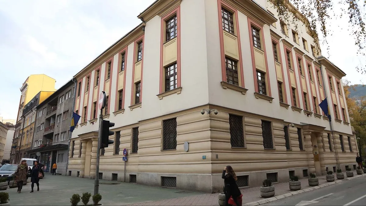 Po nalogu i pod nadzorom postupajućih tužilaca, jutros je nastavljena akcija kodnog naziva "Koverta", rečeno je za Hayat.ba iz Tužilaštva KS.