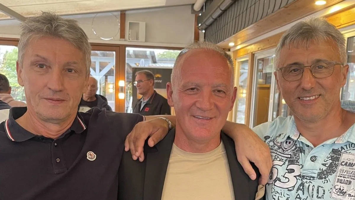 Od kada je objavio ovu knjigu, sav prihod od prodaje ide u dobrotvorne svrhe.