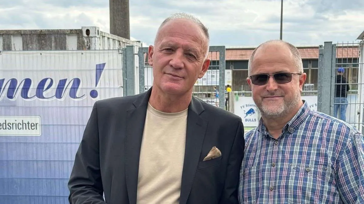 Od kada je objavio ovu knjigu, sav prihod od prodaje ide u dobrotvorne svrhe.