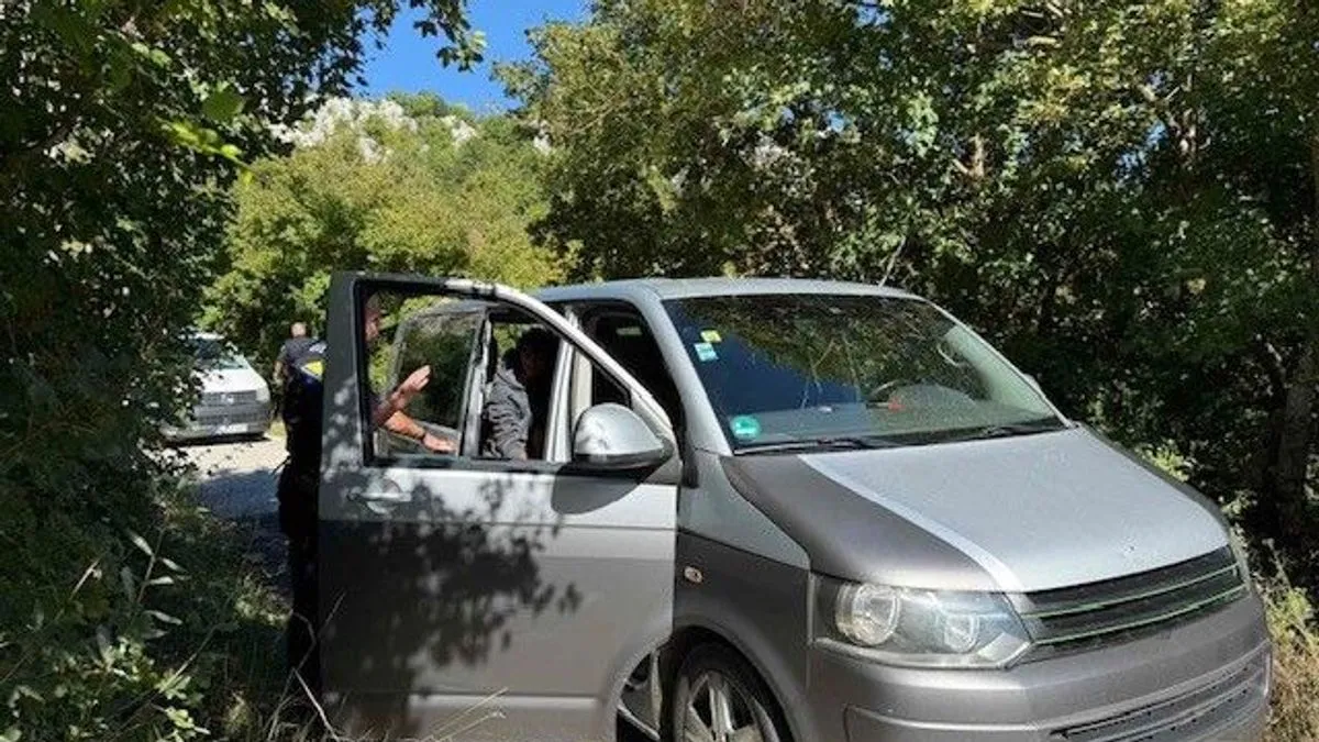 Radi se o 12 stranih državljana i to devetorici državljana Egipta i trojici državljana Irana, među kojima je devet maloljetnika