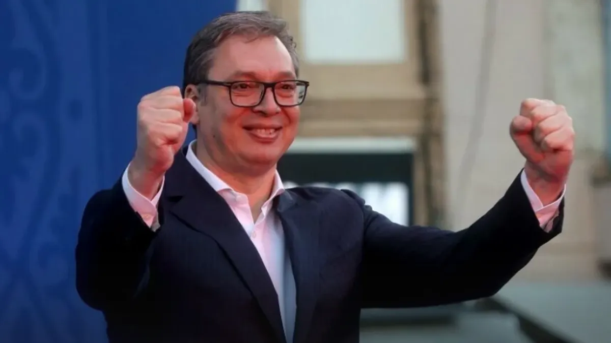 Predsjednik Srbije Aleksandar Vučić izjavio je da će od 1. decembra naredne godine u Srbiji zvanično započeti saobraćaj letećih automobila.