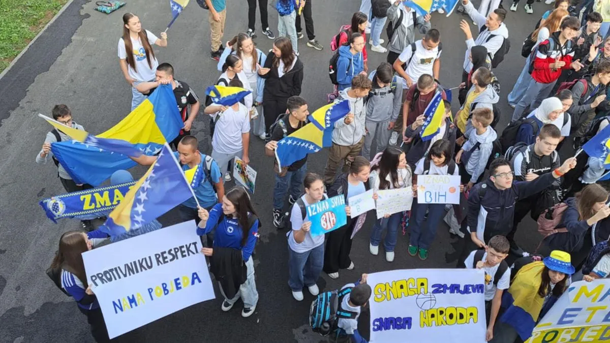 Navijačka euforija u školi 'Zahid Baručija': Srcem za Zmajeve!