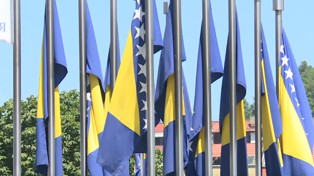 Rasprava je završena jasnom porukom a to je da ako želi preživjeti kao suverena država, Bosna i Hercegovina mora prestati reagirati tek kada je pritisnuta uza zid.