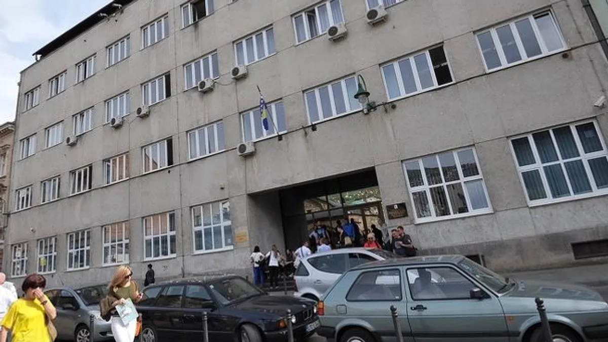 Epilog sukoba je taj da je jedan od učesnika prošao sa ogrebotinama, dok je drugi završio krvav i upućen je na ljekarski pregled.