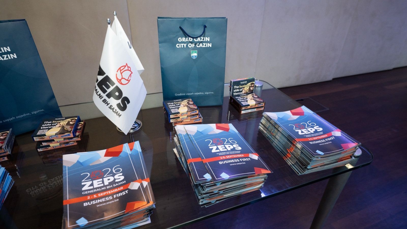 function r(){if(it(n),n.value===Hm){let o=null;throw new D(-950,o)}return n.value}