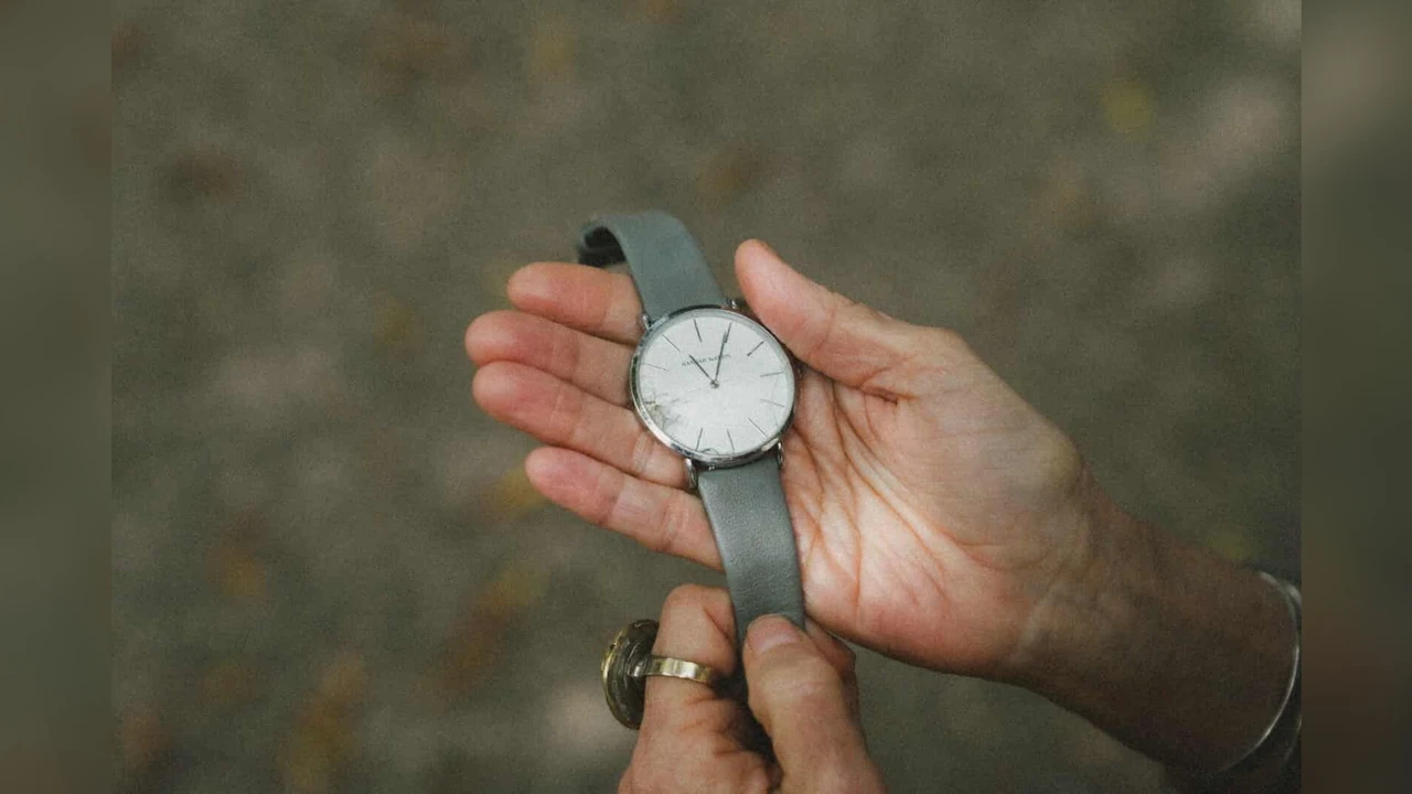 function r(){if(it(n),n.value===Hm){let o=null;throw new D(-950,o)}return n.value}