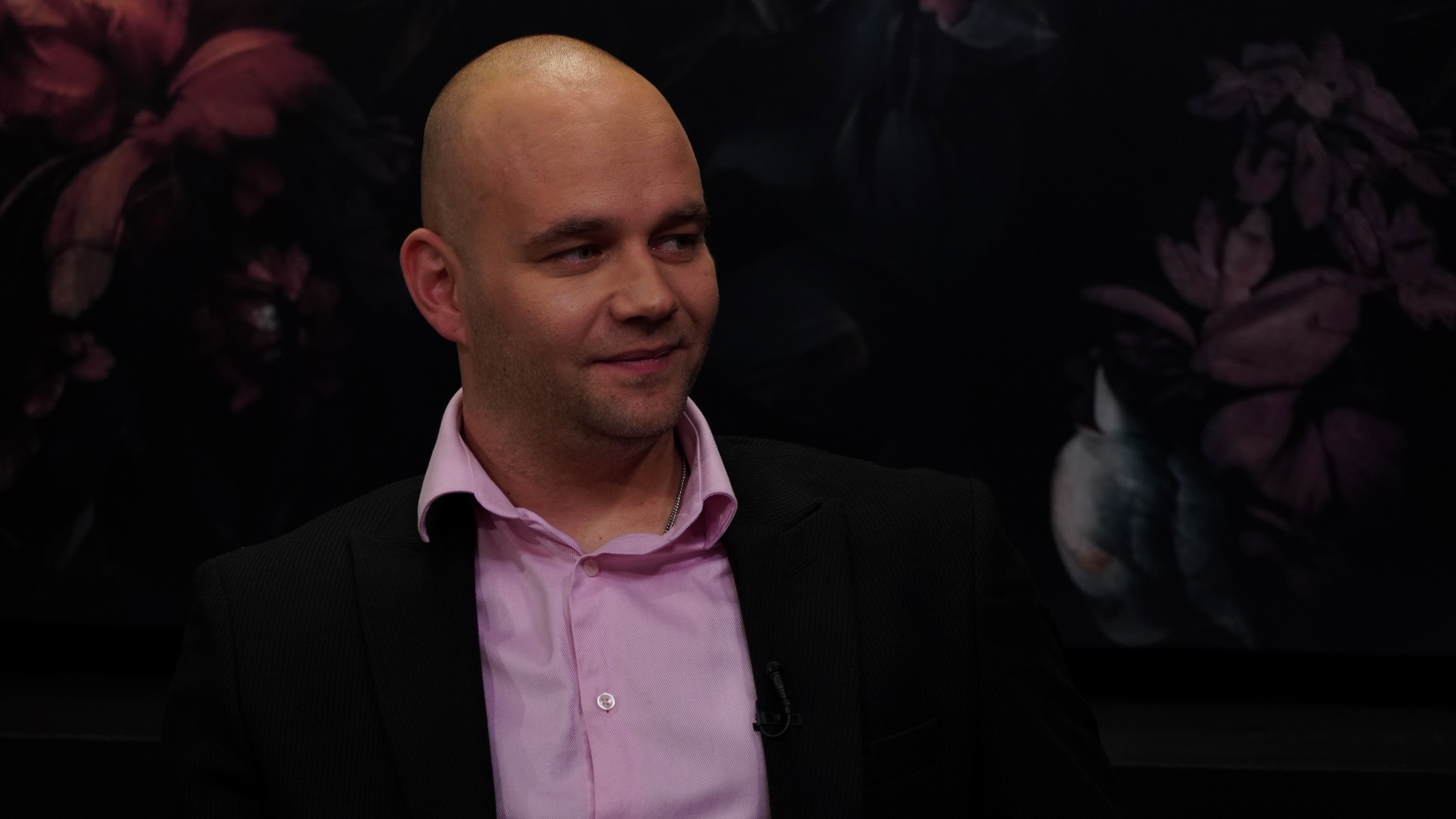 function r(){if(it(n),n.value===Hm){let o=null;throw new D(-950,o)}return n.value}