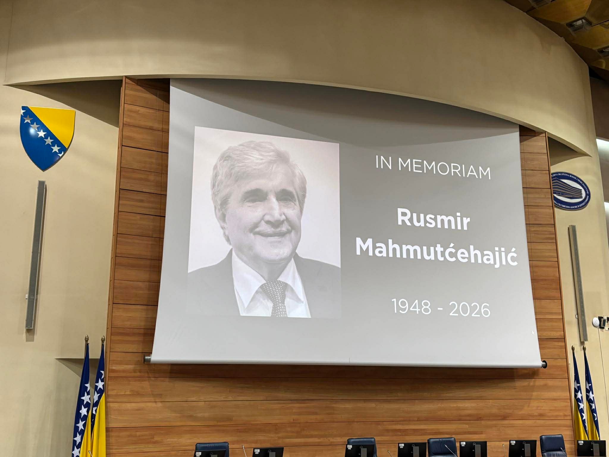 function r(){if(it(n),n.value===Hm){let o=null;throw new D(-950,o)}return n.value}