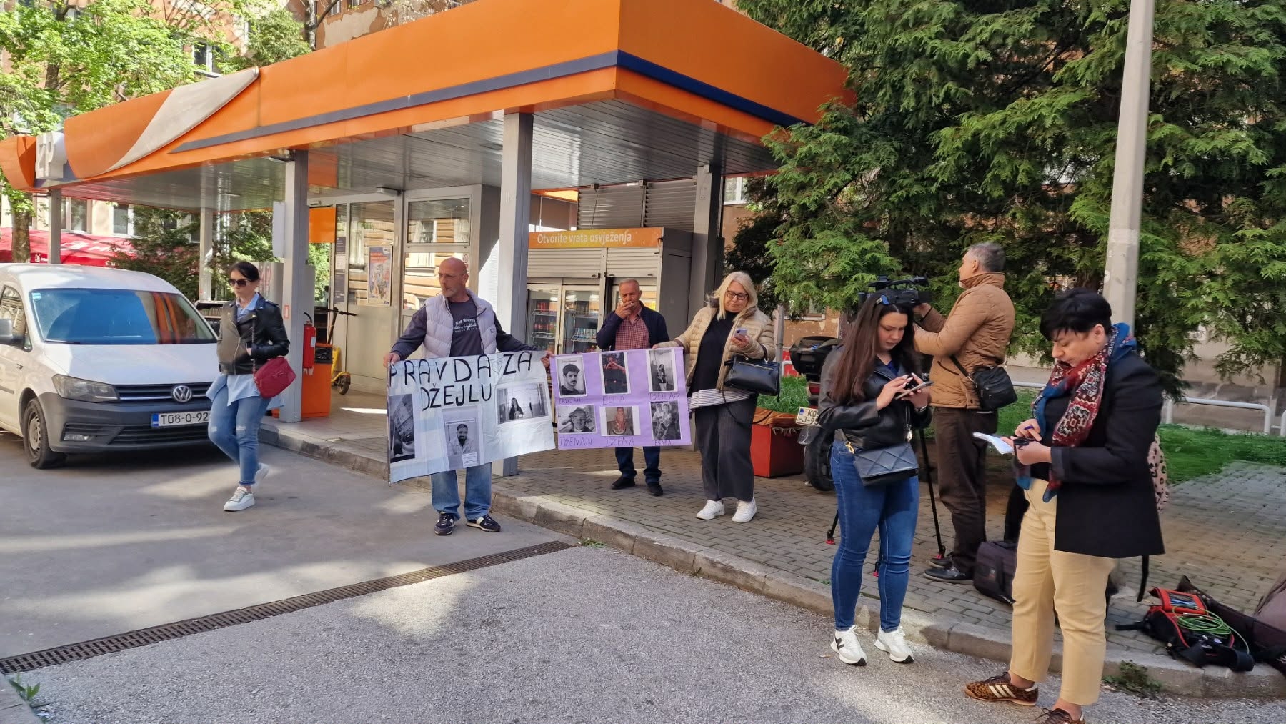 function r(){if(it(n),n.value===Hm){let o=null;throw new D(-950,o)}return n.value}