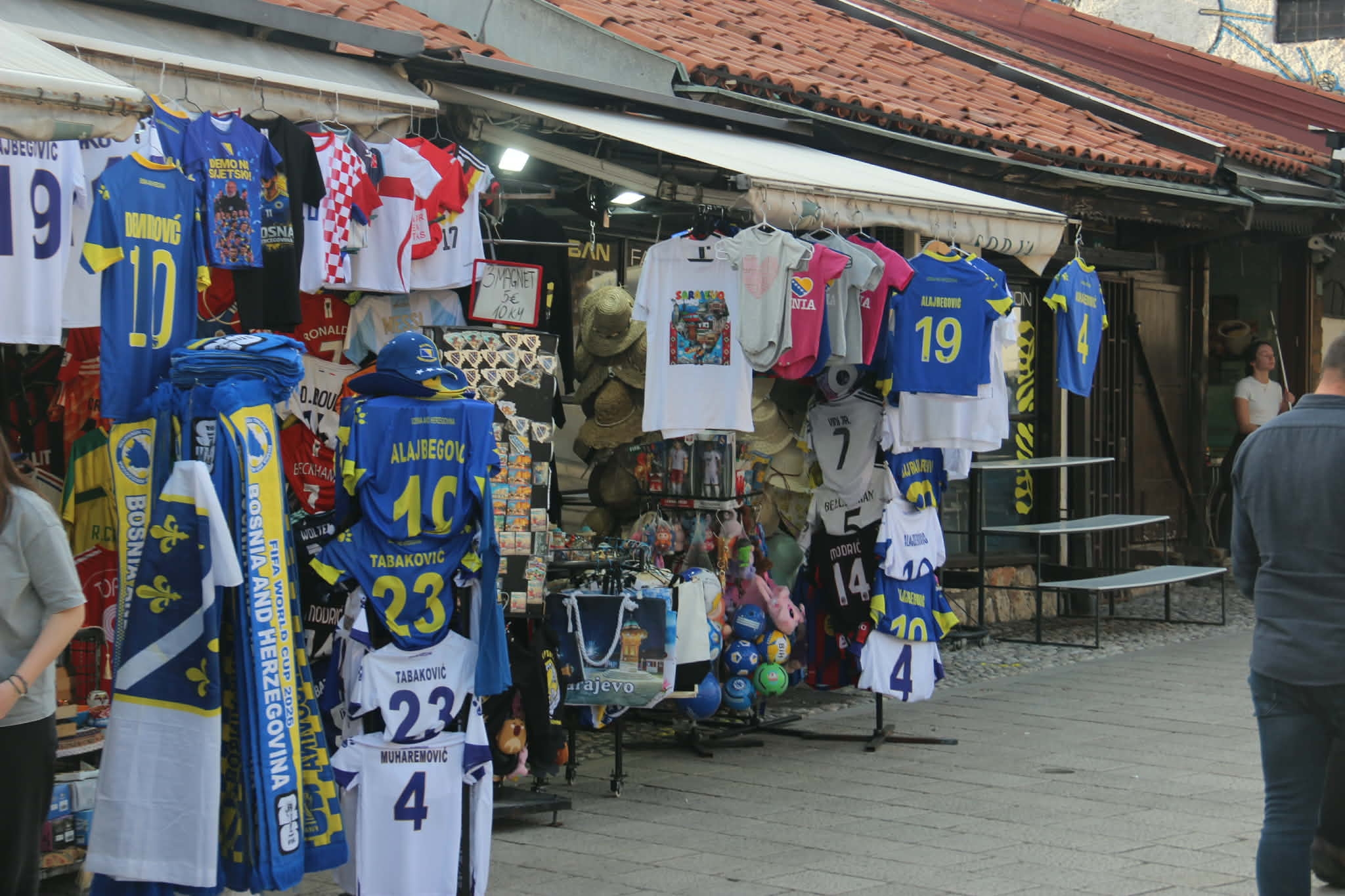 function r(){if(it(n),n.value===Hm){let o=null;throw new D(-950,o)}return n.value}