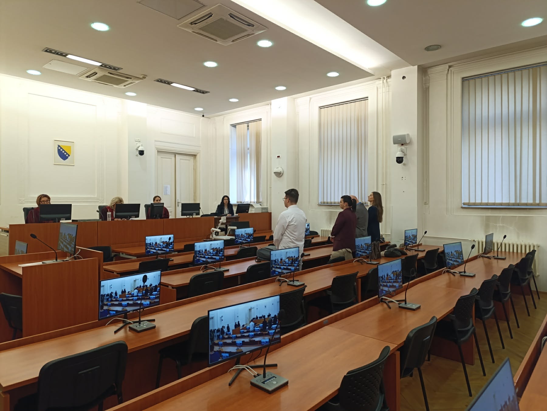 function r(){if(it(n),n.value===Hm){let o=null;throw new D(-950,o)}return n.value}