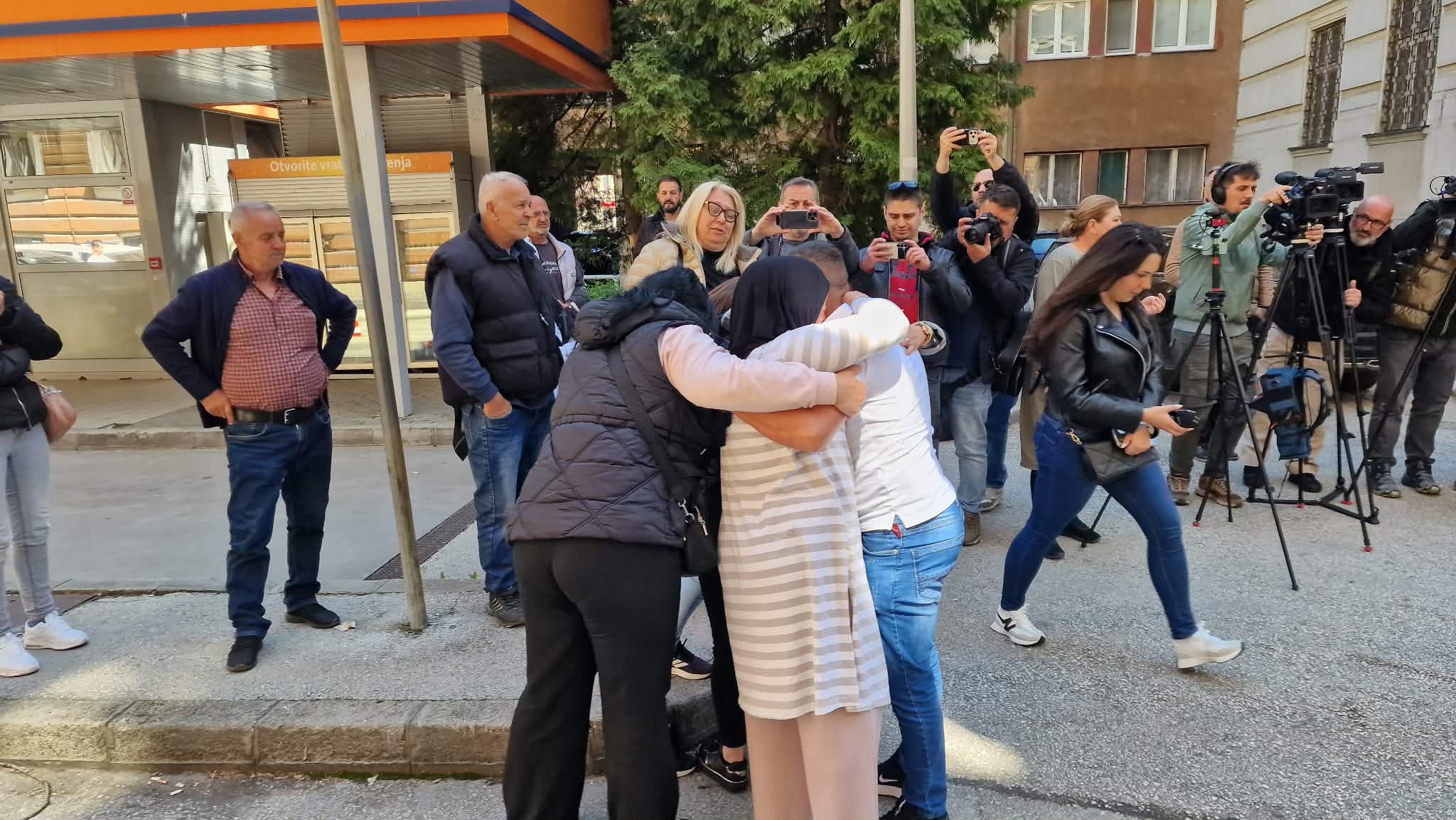 function r(){if(it(n),n.value===Hm){let o=null;throw new D(-950,o)}return n.value}