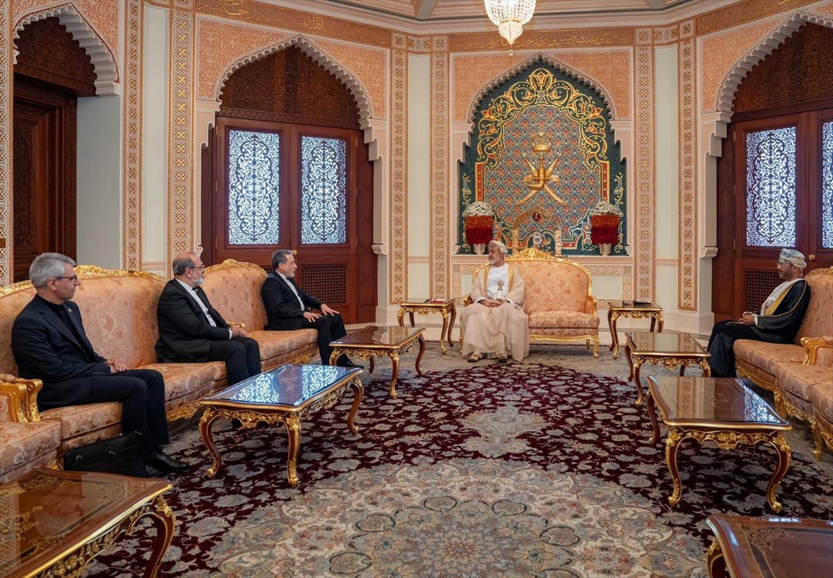 function r(){if(it(n),n.value===Hm){let o=null;throw new D(-950,o)}return n.value}