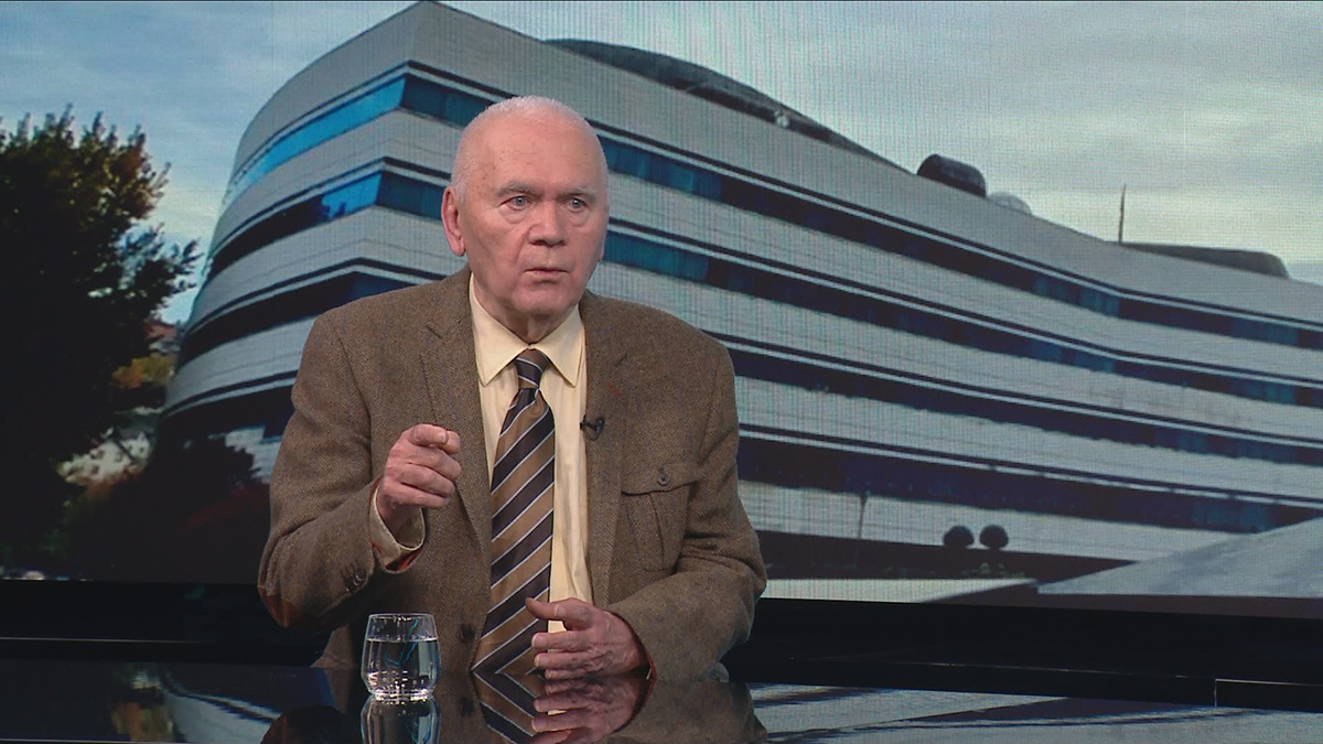 function r(){if(it(n),n.value===Hm){let o=null;throw new D(-950,o)}return n.value}